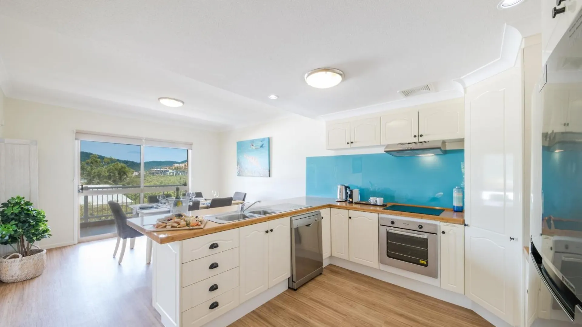 Beach House On Begley - Airlie Beach Central Apartment